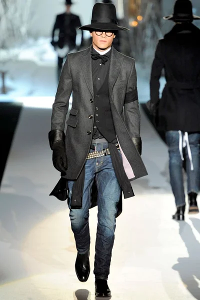 Look 28